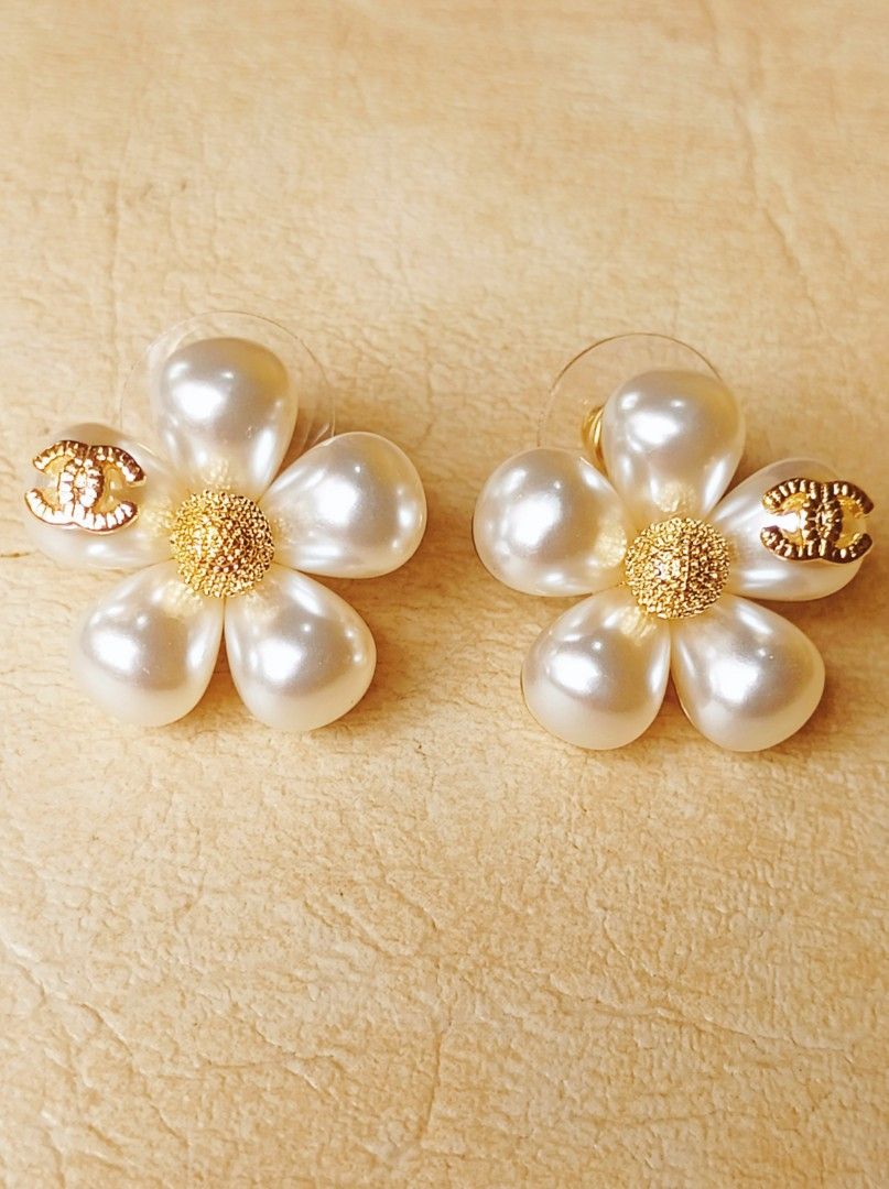 Chanel earrings from japan (Category: Luxury Accessories) located in Manila. Submitted by osaze_27japanbags (Listing ID 1409361249, Image 1). Description: Chanel earrings from japan no flaws with stamp/hallmark with gift box kindly pm me.