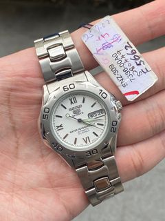 (Category: ) located in . Submitted by arrowvintagewatches (Listing ID 1409268709, Image 1). Description: .