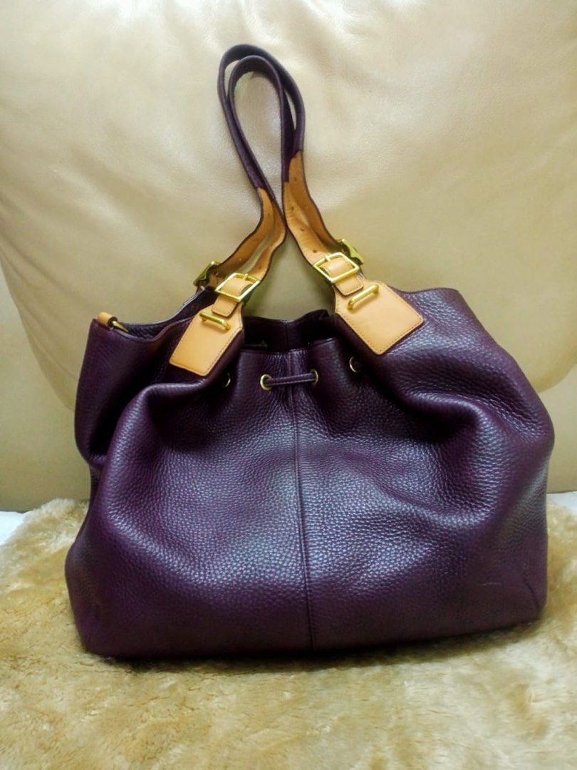 Coach large BUNDLE (Category: Bags & Wallets) located in Kota Bharu. Submitted by camylla (Listing ID 1409288192, Image 2). Description: - no long strap - can as shoulder bag - hard leather .