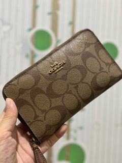 (Category: ) located in . Submitted by yourfavtowear (Listing ID 1409366998, Image 1). Description: .