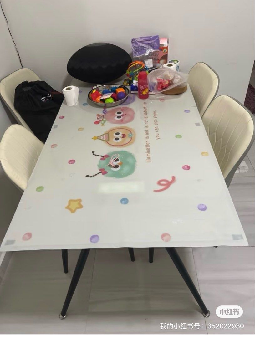Dining Table (Category: Tables & Sets) located in Singapore. Submitted by fionfeong (Listing ID 1409273682, Image 1). Description: - Dining table - Table: tempered glass - Condition: Good.