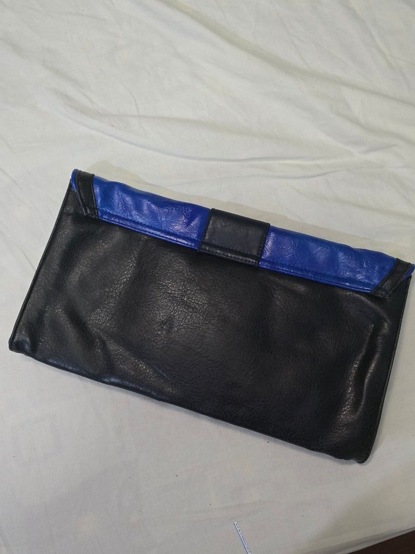 Dorothy Perkins Clutch Bag (Category: Clutches) located in Puerto Princesa. Submitted by eunizzie (Listing ID 1409412818, Image 2). Description: - Dorothy Perkins clutch bag - Striking blue and black color combination - Secure clasp closure - Interior zipper - Blue interior - Made in China.