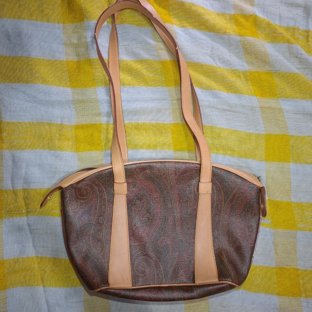 Etro Paisley Shoulder Bag (Category: Luxury Bags & Wallets) located in Quezon City. Submitted by reuserecyclereclaim (Listing ID 1409271420, Image 1). Description: VINTAGE ETRO SHOULDER BAG PVC and leather with signs of use see pics PM💖🙌.