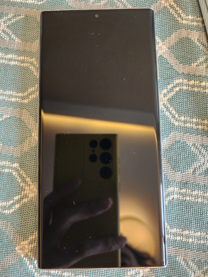 Gaming performance phones S22 ultra 512 (Category: Samsung) located in Caloocan City. Submitted by mayari63 (Listing ID 1409406238, Image 2). Description: Samsung S22 Ultra 5G 🟢12GB of RAM 🟢512GB of storage It comes with cases and supports USA vision, 🇵🇭Smart/Globe 5G, and dual SIM cards. ❌ black drop display on the right bottom, but it doesn't affect the phone's functionality. ❌ with pen Touch control only, Bluetooth remote control not suppo