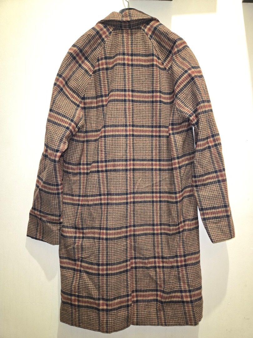 GAP Plaid Coat (Category: Coats, Jackets and Outerwear) located in Mandaluyong City. Submitted by philx (Listing ID 1409341058, Image 3). Description: - Single-breasted design - Two front pockets - Dark blue lining - Washed and ready to wear Armpit-to-armpit: 21.5" Length: 40".