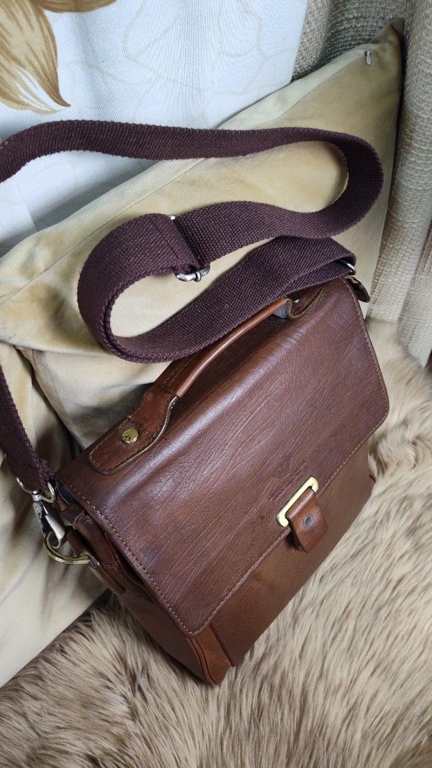 Giorgio Armani Leather Shoulder Bag (Category: Luxury Bags & Wallets) located in Quezon City. Submitted by edwinvuru (Listing ID 1409357849, Image 2). Description: authentic Giorgio Armani leather sling qc 3500.