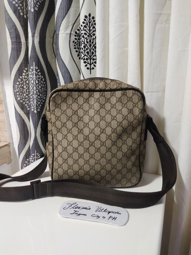 Gucci backpack (Category: Luxury Bags & Wallets) located in Tagum. Submitted by janmarion049706 (Listing ID 1409382921, Image 3). Description: missing zip puller sign of use good condition malinis loob.