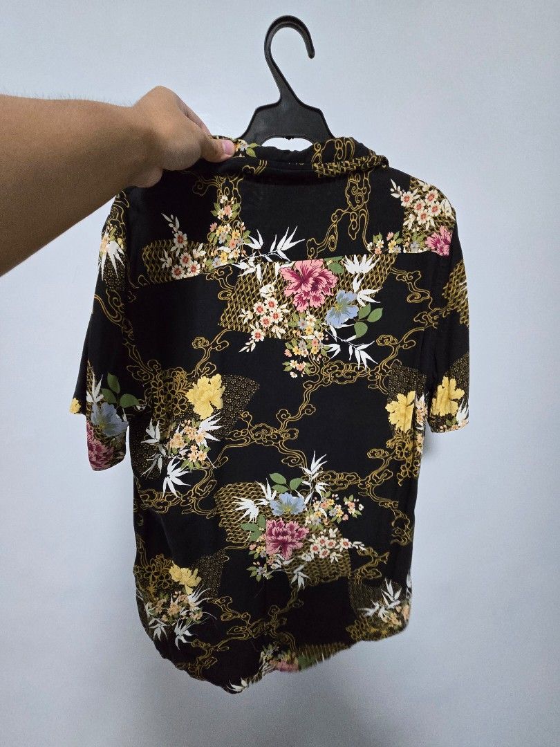 Guess Floral Japanese Button Down Shirt (Category: Tshirts & Polo Shirts ) located in Bulacan. Submitted by aaron.collect (Listing ID 1409338492, Image 3). Description: RFS: Decluttering • Bought around 2019 for PHP3K, only worn once or twice • extra small on tag, fits S MOP: GCash, UB transfer MOD: Flash, J&T, Lalamove Location: Bulacan.