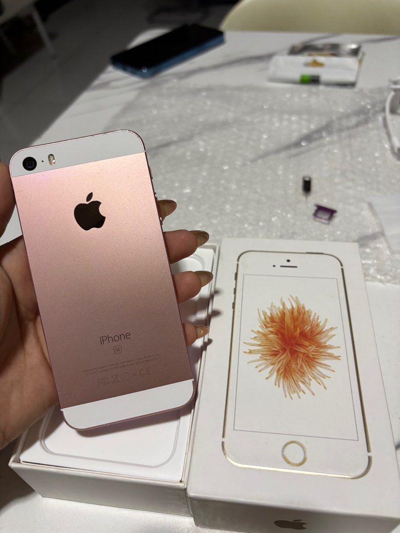 Iphone SE 1st Gen 128gb ❤️ (Category: Others) located in Quezon City. Submitted by shawi_08 (Listing ID 1409368663, Image 1). Description: iPhone SE 128gb Unlock Sale😱😱😍🔥 90-95% smooth 128gb ₱5000 90% No Fingerprint ₱5500 90% w/FG 64gb ₱6000 95% No/FG ₱6500 95% w/FG simcard ====🍏🍏🍏==== Package: unit case earphone cord✅ Pre order units✅ 7days arrival Needs DP Colors Available : Rosegold / Silver / Space Gray No Issue! Working Everything Fre