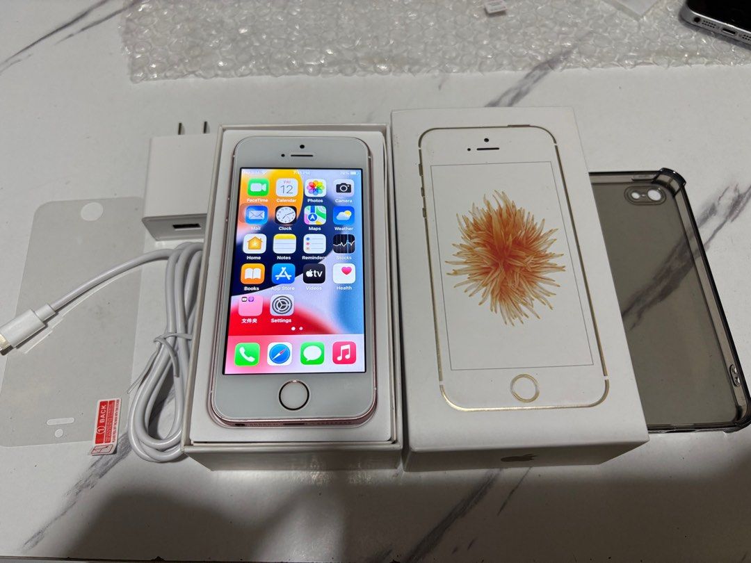 Iphone SE 1st Gen 128gb ❤️ (Category: Others) located in Quezon City. Submitted by shawi_08 (Listing ID 1409368663, Image 3). Description: iPhone SE 128gb Unlock Sale😱😱😍🔥 90-95% smooth 128gb ₱5000 90% No Fingerprint ₱5500 90% w/FG 64gb ₱6000 95% No/FG ₱6500 95% w/FG simcard ====🍏🍏🍏==== Package: unit case earphone cord✅ Pre order units✅ 7days arrival Needs DP Colors Available : Rosegold / Silver / Space Gray No Issue! Working Everything Fre