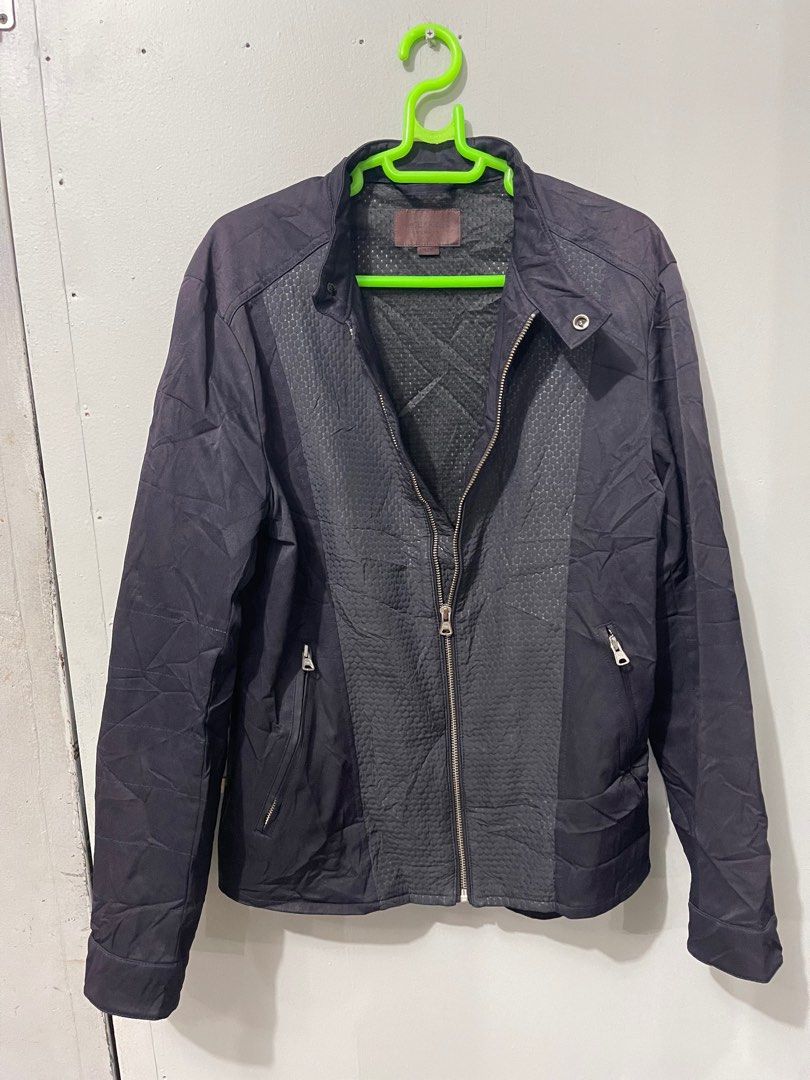 Jack &Jones jacket (Category: Coats, Jackets and Outerwear) located in Lupao. Submitted by jennylynda42204 (Listing ID 1409407632, Image 3). Description: - Jack & Jones jacket - Size: L - Unique textured design - Stylish and ready to wear.