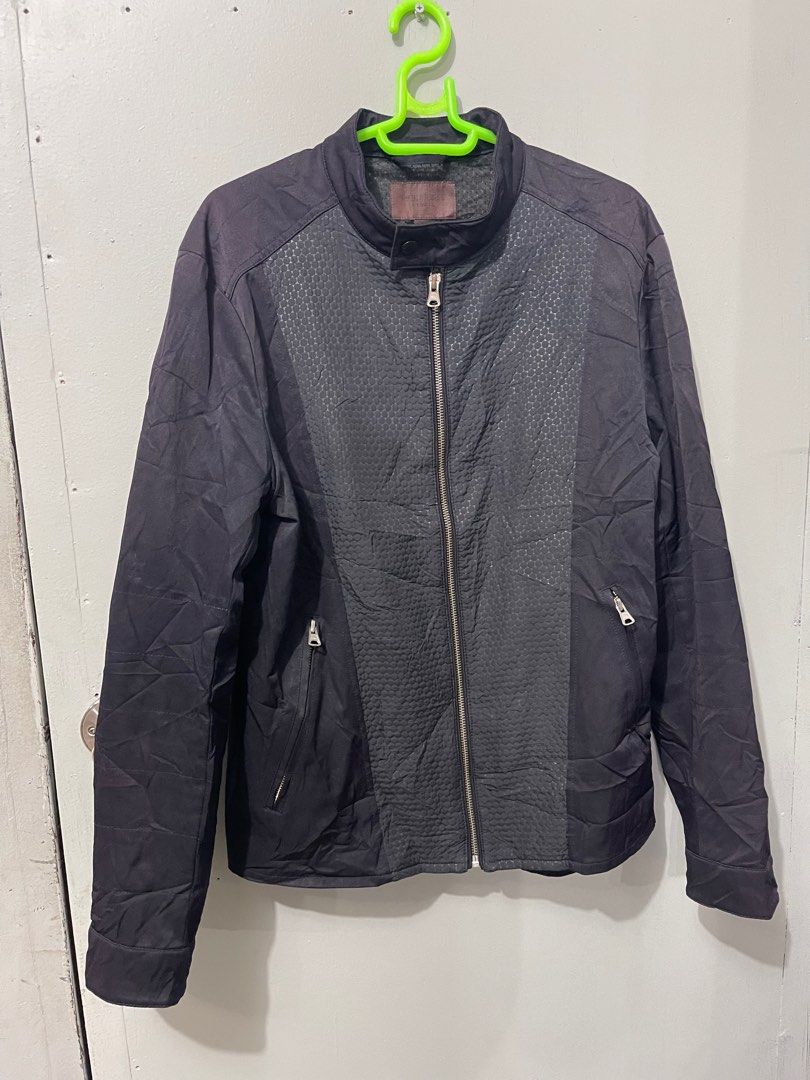 Jack &Jones jacket (Category: Coats, Jackets and Outerwear) located in Lupao. Submitted by jennylynda42204 (Listing ID 1409407632, Image 2). Description: - Jack & Jones jacket - Size: L - Unique textured design - Stylish and ready to wear.