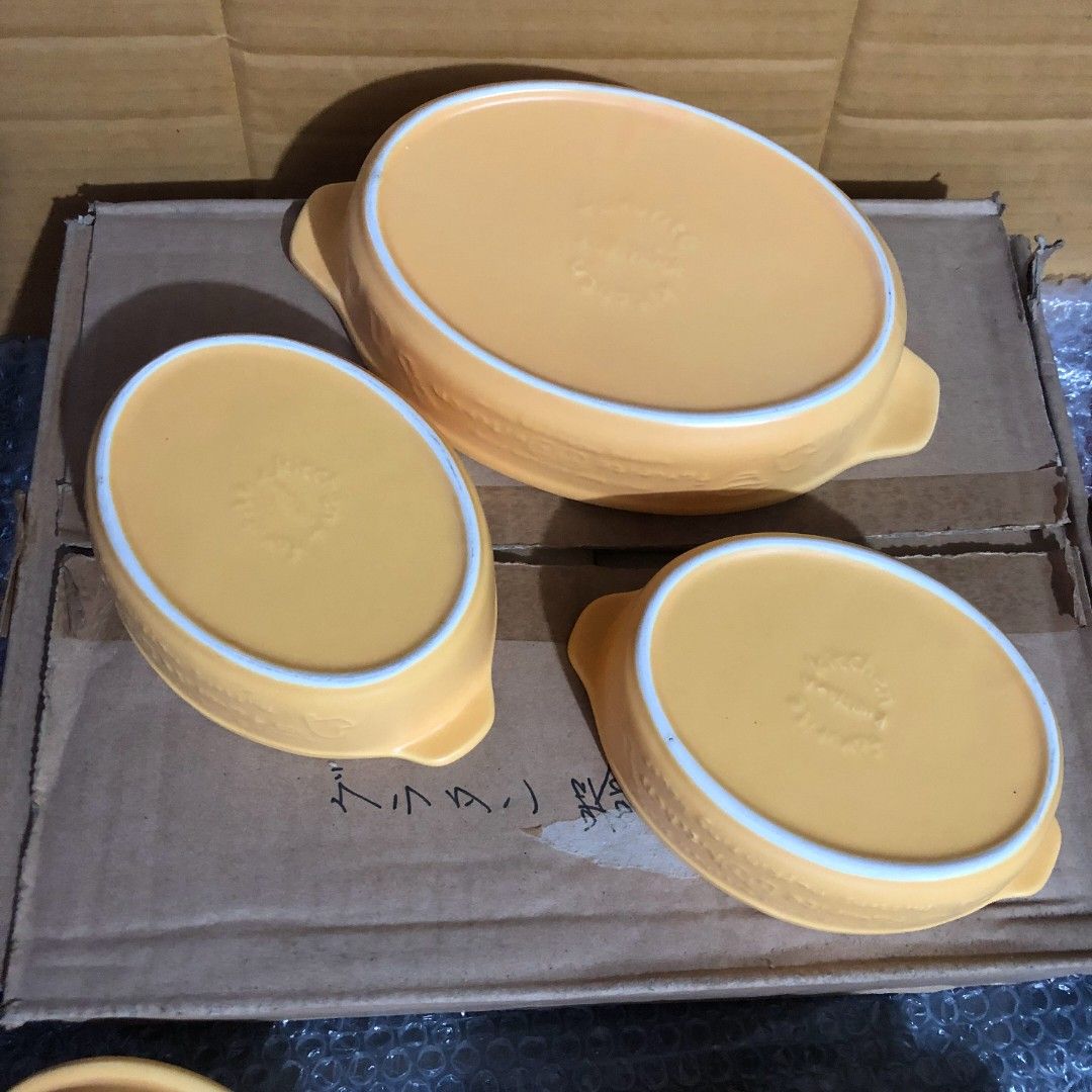 KURIYAMA Favorite Kitchen Baking/Gratin Dish Set (Category: Bakeware) located in Caloocan City. Submitted by e_o62059 (Listing ID 1409431388, Image 2). Description: Japan branded brand new ;pristine condition;unused; High resistant ceramic casserole (claypots);oven & stove tops; suitable for cooking to serving various dishes ;traditional designed and functional Set of 3 oval baking dishes with lids, light yellow color. The lids have a knob and ar