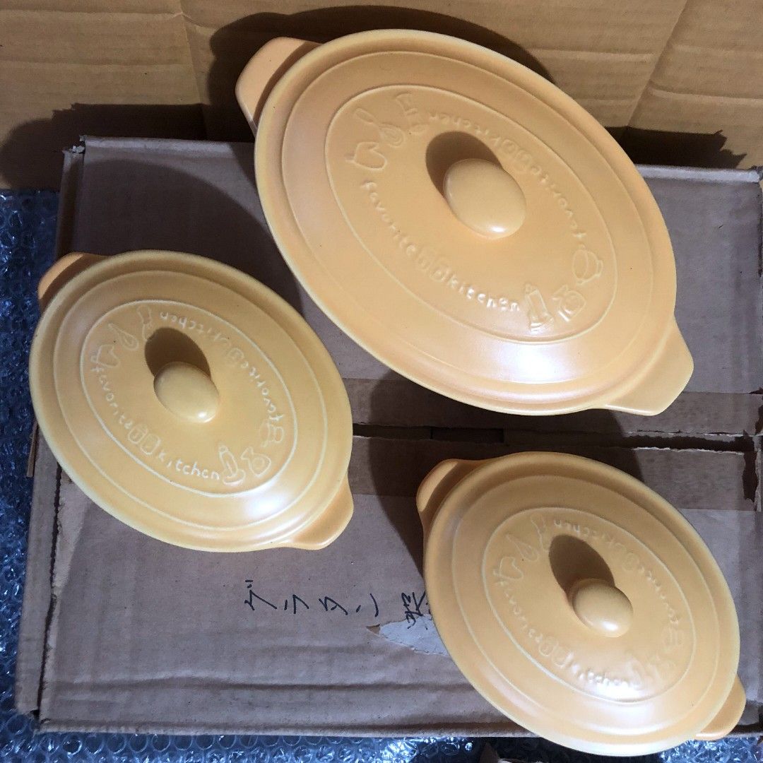 KURIYAMA Favorite Kitchen Baking/Gratin Dish Set (Category: Bakeware) located in Caloocan City. Submitted by e_o62059 (Listing ID 1409431388, Image 1). Description: Japan branded brand new ;pristine condition;unused; High resistant ceramic casserole (claypots);oven & stove tops; suitable for cooking to serving various dishes ;traditional designed and functional Set of 3 oval baking dishes with lids, light yellow color. The lids have a knob and ar