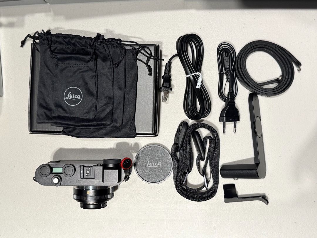 LEICA CL Typ 7323 (Category: Cameras) located in Manila. Submitted by gerzgom (Listing ID 1409271324, Image 1). Description: - Leica CL camera - Includes lens - Comes with original box - Accessories RFS: No time to use, looking for someone who will enjoy it..