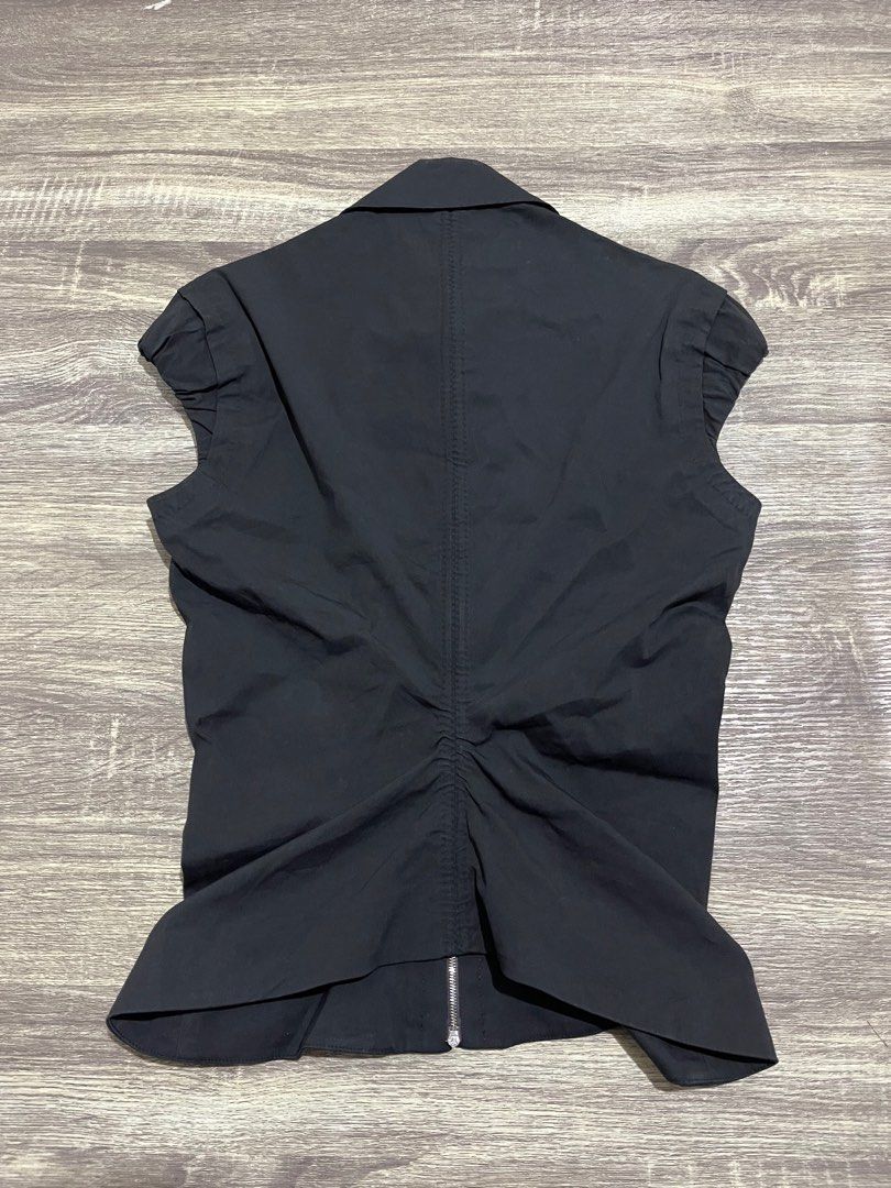 Louis Vuitton Double Zip Vest (Category: Sleeveless) located in Calumpit. Submitted by Essentiality (Listing ID 1409358160, Image 3). Description: Louis Vuitton Double Zip Vest Size 38 W - 16.5 L - 22 Authentic Excellent Condition Missing one button 3k.