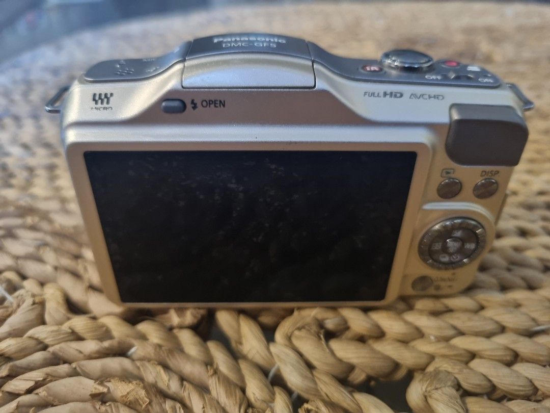 Lumix GF5 Gold (9904 SC, Makinis) (Category: Cameras) located in Manila. Submitted by thrift.mercato (Listing ID 1409307598, Image 2). Description: Good condition Lumix GF5 Gold, low actuations Comes with a battery, charger, strap, camera bag, memory card Issues: Water mark/stain sa screen, may vignett sa screen (pls refer to posted photos, usable naman) RFS: Decluttering. Hindi na nagagamit, sayang lang 10k Nego.