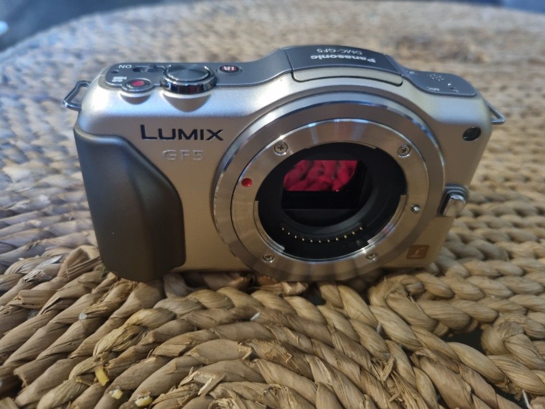 Lumix GF5 Gold (9904 SC, Makinis) (Category: Cameras) located in Manila. Submitted by thrift.mercato (Listing ID 1409307598, Image 1). Description: Good condition Lumix GF5 Gold, low actuations Comes with a battery, charger, strap, camera bag, memory card Issues: Water mark/stain sa screen, may vignett sa screen (pls refer to posted photos, usable naman) RFS: Decluttering. Hindi na nagagamit, sayang lang 10k Nego.