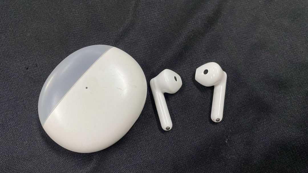 Oppo Enco Air2 (Category: Earphones) located in Quezon City. Submitted by npsalvador (Listing ID 1409315199, Image 3). Description: 100% Functional. scratches are cosmetic only. Can send detailed photos if needed. RFS: Decluttering Price is negotiable Payments via BDO, BPI, or GCash Can do meetups in the Greenhills area. Can ship via Grab/Lalamove or LBC if outside of Metro Manila (buyer pays for shipping)..