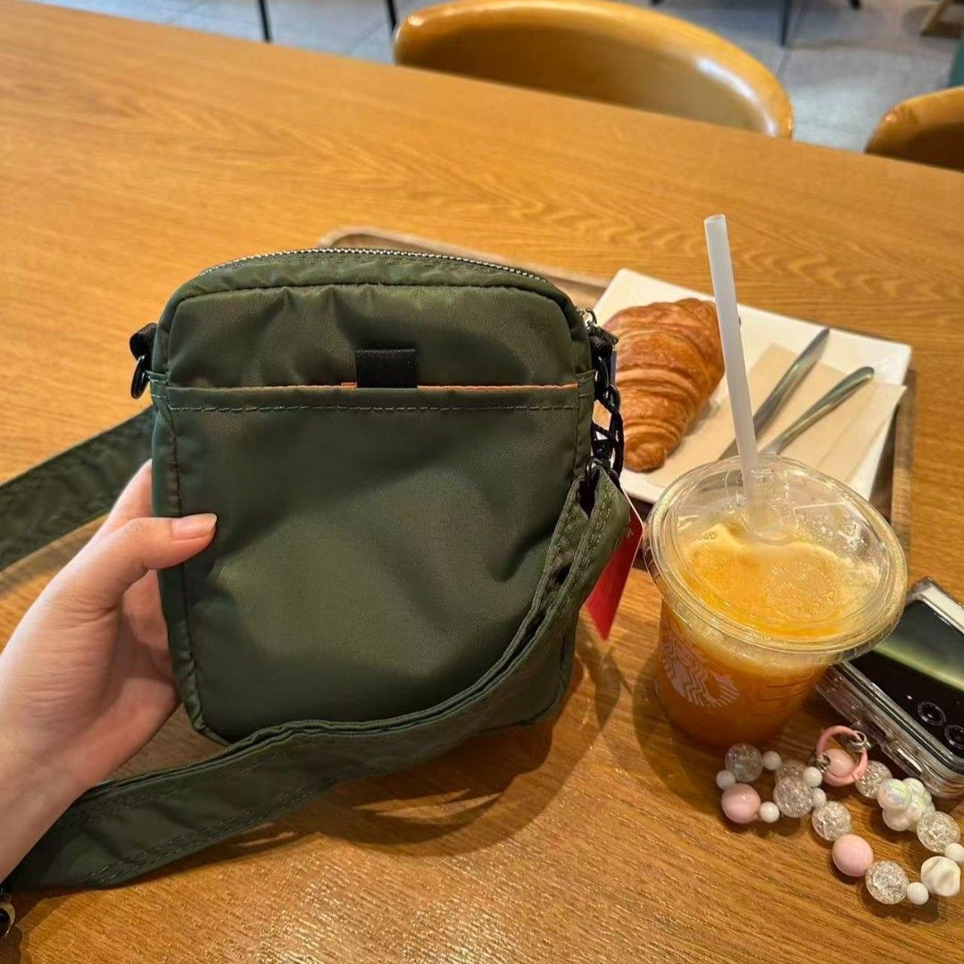 Porter Tokyo Shoulder Bag 斜咩袋 （分類：手袋及銀包）位於 Hong Kong。 由 gdragon2 提交（商品編號 1409419717，圖片 3）。簡介： Porter Tokyo 斜咩袋 全新 黑色 男女同款 順豐包郵。