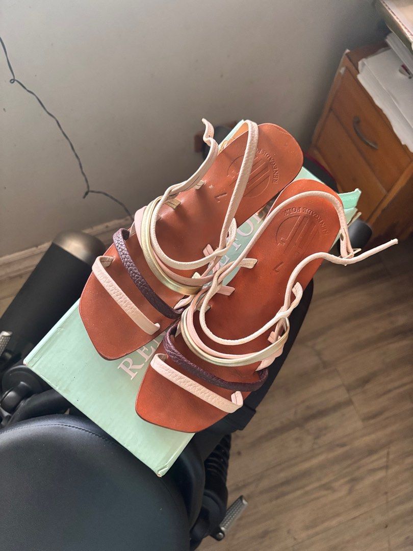 renegade folk good times heels (Category: Heels) located in Paranaque City. Submitted by lovedbydevi (Listing ID 1409421269, Image 2). Description: blush mix color size 7 with og box.