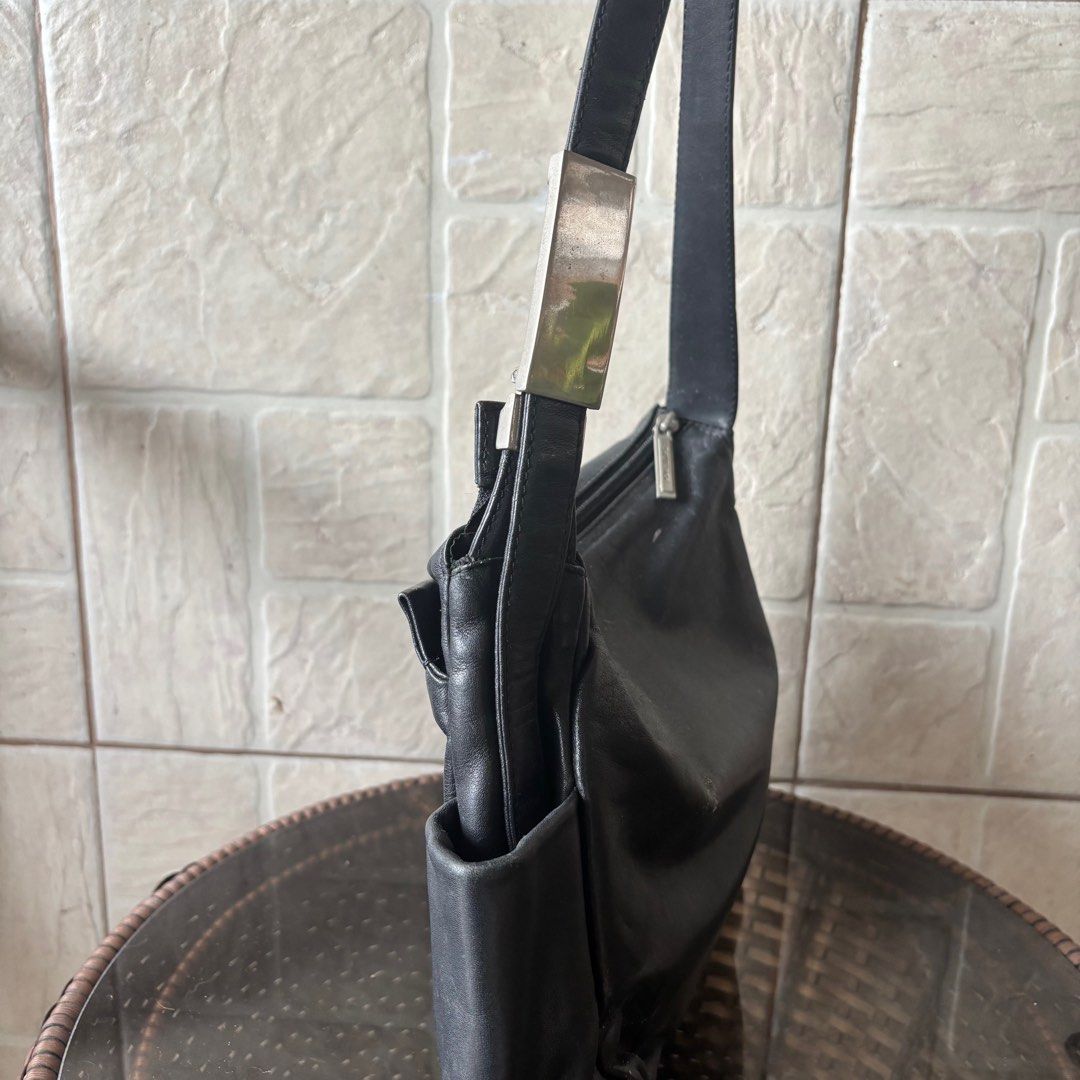 Saint Jack Black Leather Shoulder Bag (Category: Shoulder Bags) located in Pagsanjan. Submitted by jijithecat (Listing ID 1409266061, Image 2). Description: PLEASE MANAGE YOUR EXPECTATIONS THIS IS USED / PRELOVED !! Normal signs of use 8/10 hardware Good condition Soft leather.