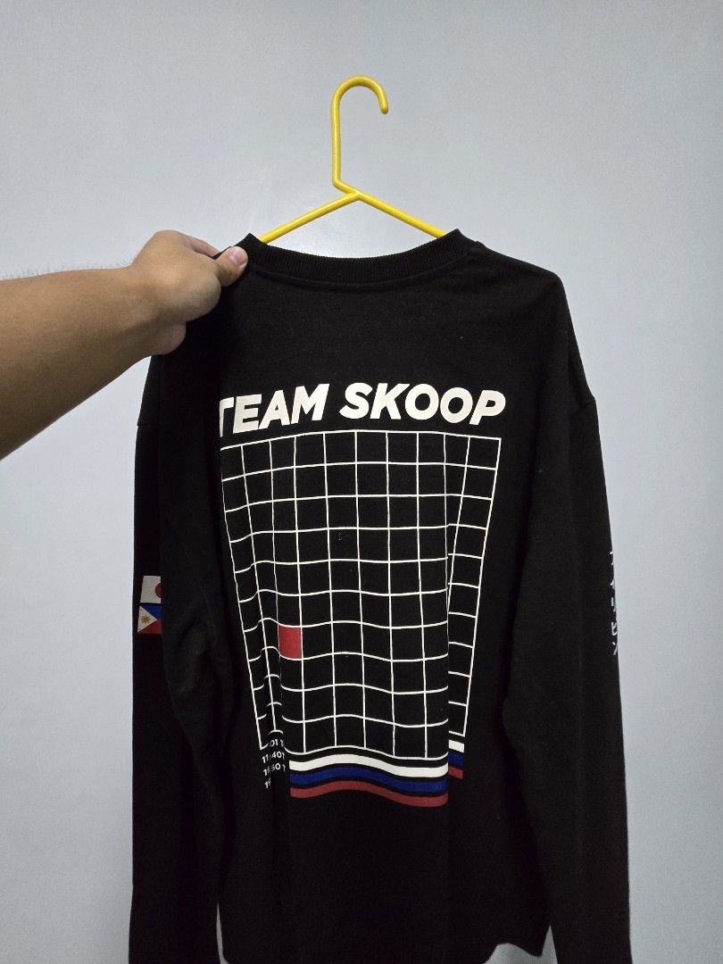 Skoop Black Long Sleeve Sweatshirt (Category: Coats, Jackets and Outerwear) located in Bulacan. Submitted by aaron.collect (Listing ID 1409338498, Image 2). Description: RFS: Decluttering • Bought around 2019, only worn once or twice • Medium on tag MOP: GCash, UB transfer MOD: Flash, J&T, Lalamove Location: Bulacan.