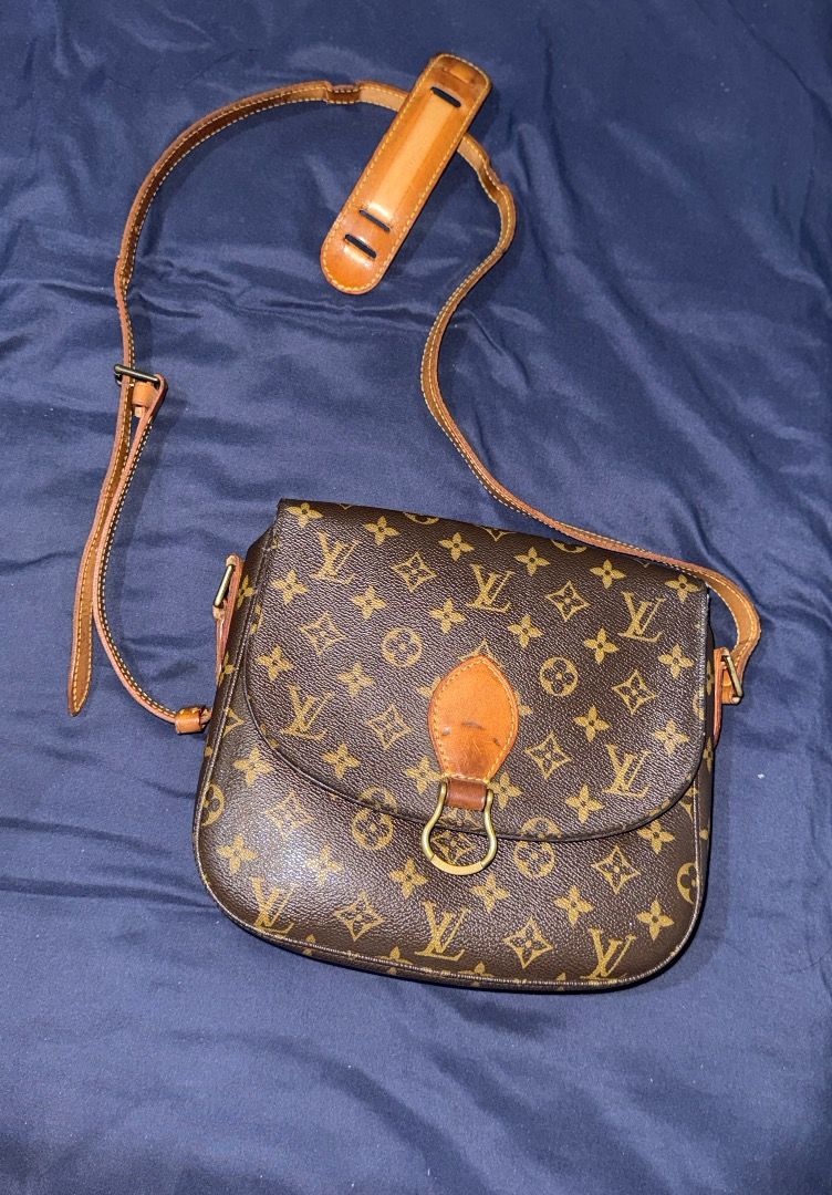 St. Cloud GM (Category: Luxury Bags & Wallets) located in Pasig City. Submitted by fieltan8582 (Listing ID 1409412755, Image 1). Description: St. Cloud GM Rfs: Decluttering Loc: Pasig/Marikina Photos posted, please check for flaws. This is vintage, so please manage expectations. Notable flaws: Malagkit inside back pocket and inner pocket. Prices posted is final. Thank you!.