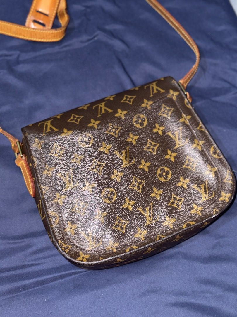 St. Cloud GM (Category: Luxury Bags & Wallets) located in Pasig City. Submitted by fieltan8582 (Listing ID 1409412755, Image 2). Description: St. Cloud GM Rfs: Decluttering Loc: Pasig/Marikina Photos posted, please check for flaws. This is vintage, so please manage expectations. Notable flaws: Malagkit inside back pocket and inner pocket. Prices posted is final. Thank you!.