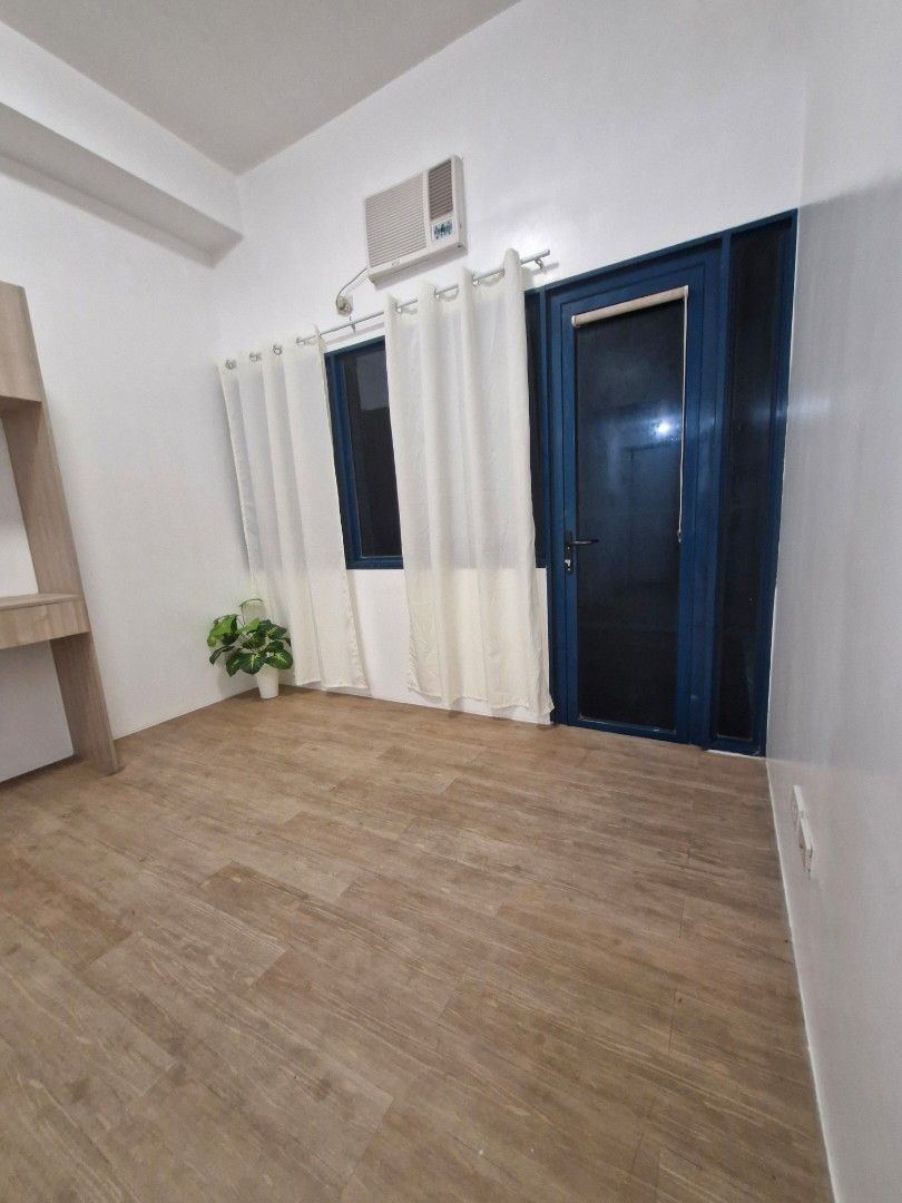 Studio Unit with Private Garden and Parking (Category: Apartments & Condos) located in Manila. Submitted by rmwales01175452 (Listing ID 1409396645, Image 3). Description: Studio A Katipunan – Rare Unit w/ Garden + Parking 📍 7th Floor | In front of Elevator & Amenities 🏡 21 sqm + 10.5 sqm Private Garden ❄️ With Aircon Installed 🚗 Tandem Parking (6th Floor, also in front of elevator!) 💰 Price: ₱5.4M all-in A premium, investor-friendly unit in o