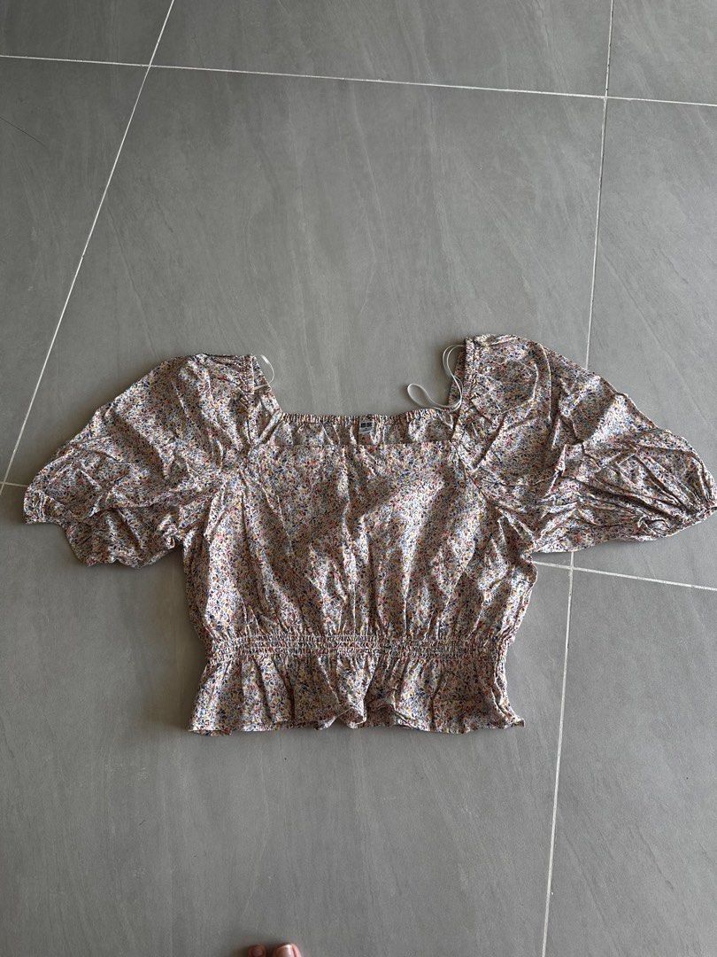 Uniqlo Floral Square Neck Top (Category: Blouses) located in Quezon City. Submitted by chkjkl (Listing ID 1409333060, Image 2). Description: it’s still available, you don’t have to ask 😊 📍Quezon City.