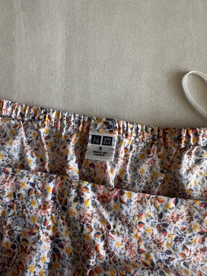 Uniqlo Floral Square Neck Top (Category: Blouses) located in Quezon City. Submitted by chkjkl (Listing ID 1409333060, Image 3). Description: it’s still available, you don’t have to ask 😊 📍Quezon City.