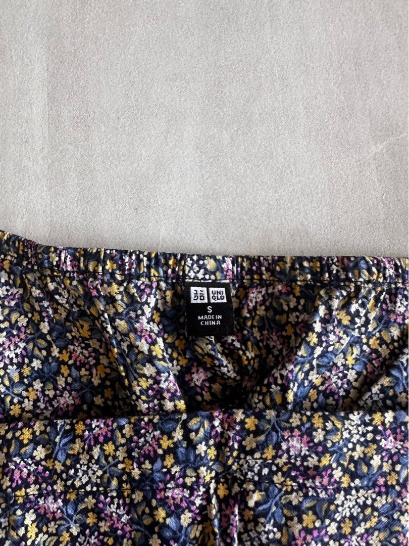 Uniqlo Floral Square Neck Top (Category: Blouses) located in Quezon City. Submitted by chkjkl (Listing ID 1409333176, Image 3). Description: it’s still available, you don’t have to ask 😊 📍Quezon City.