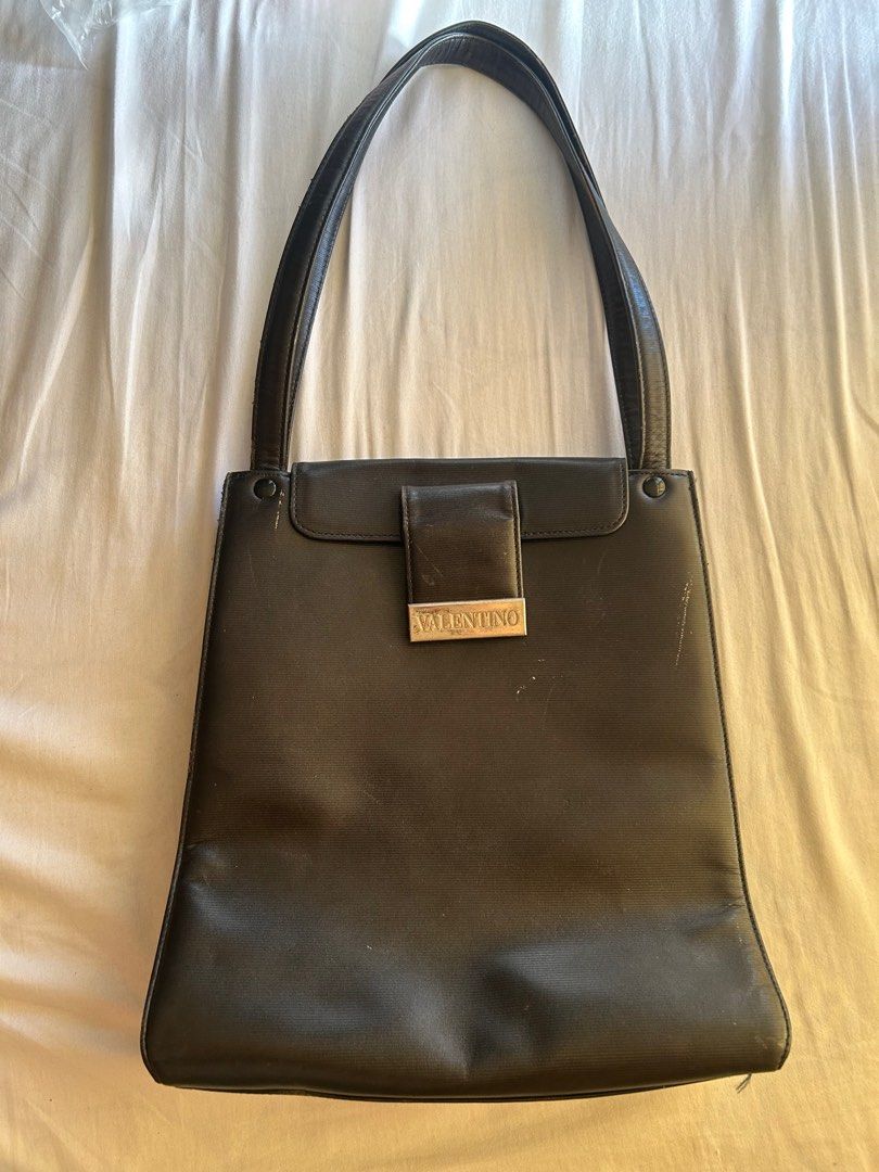 Valentino Garavani bag (Category: Luxury Bags & Wallets) located in Pasig City. Submitted by ce_16 (Listing ID 1409349982, Image 1). Description: rfs: doesnt use anymore original.