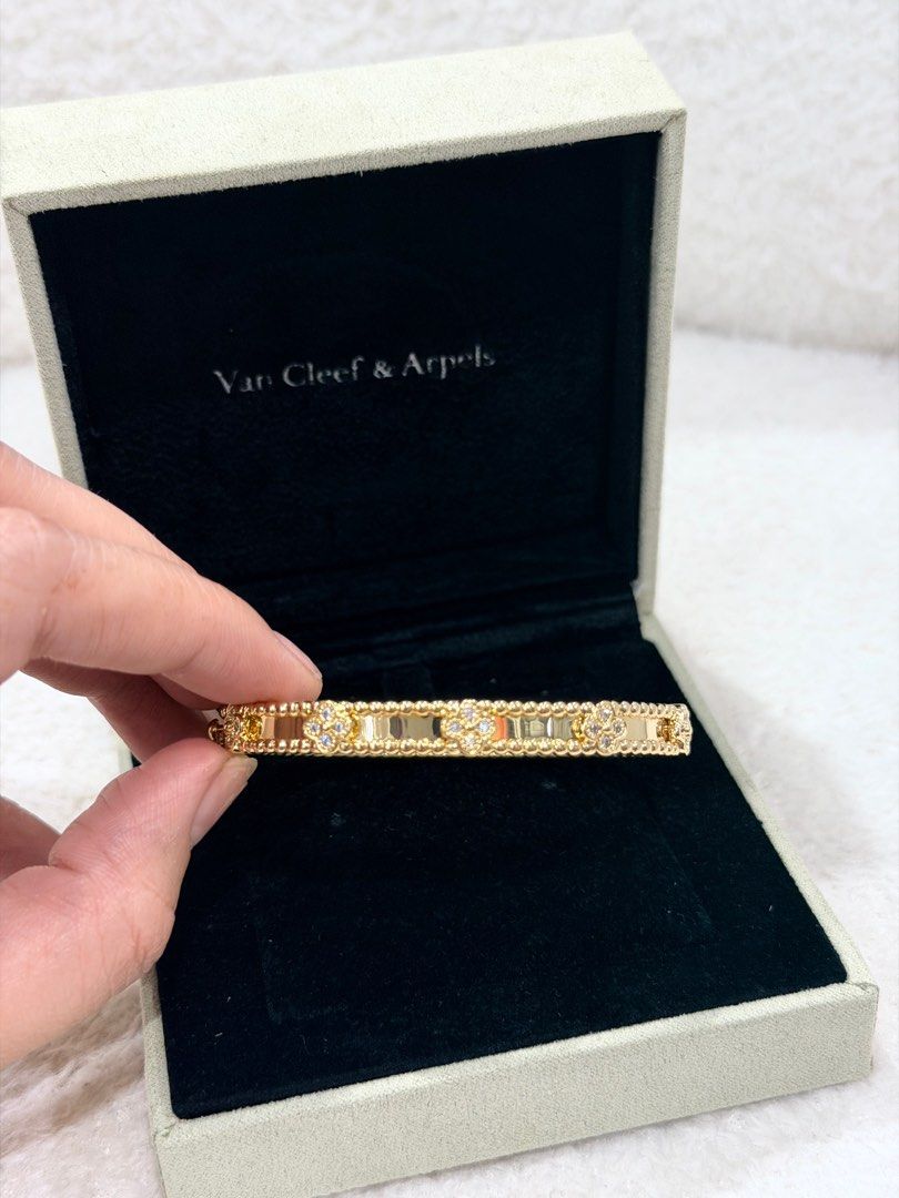 Van Cleef & Arpels Bracelet (Category: Bracelets) located in Manila. Submitted by touchelux (Listing ID 1409405218, Image 2). Description: .