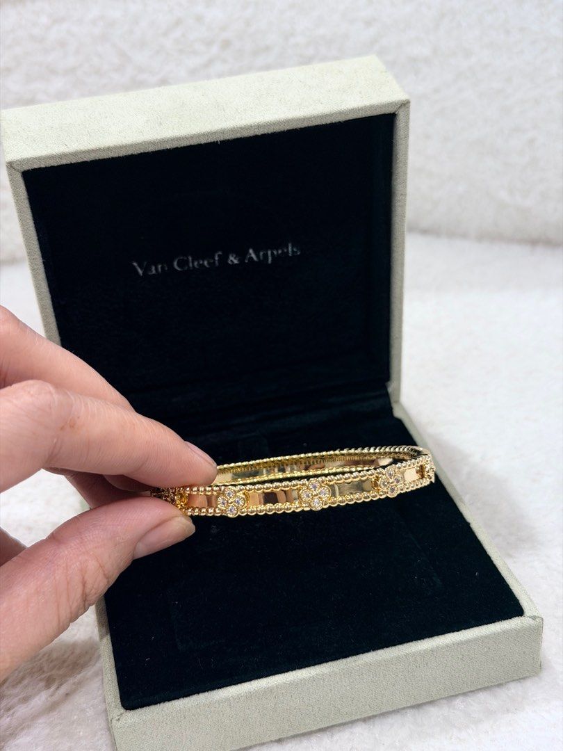 Van Cleef & Arpels Bracelet (Category: Bracelets) located in Manila. Submitted by touchelux (Listing ID 1409405218, Image 1). Description: .
