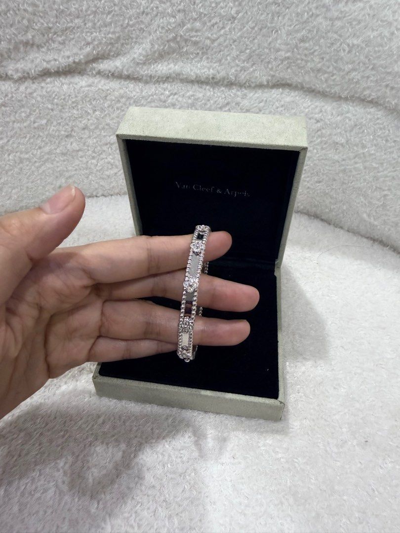 Van Cleef & Arpels Bracelet (Category: Bracelets) located in Manila. Submitted by touchelux (Listing ID 1409405303, Image 3). Description: .
