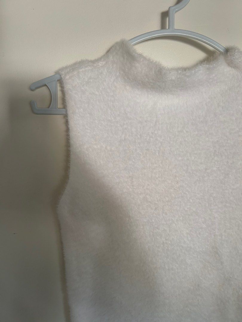White Furry Sleeveless Top (Category: Sleeveless) located in Manila. Submitted by somepiecesofsun (Listing ID 1409411515, Image 2). Description: .