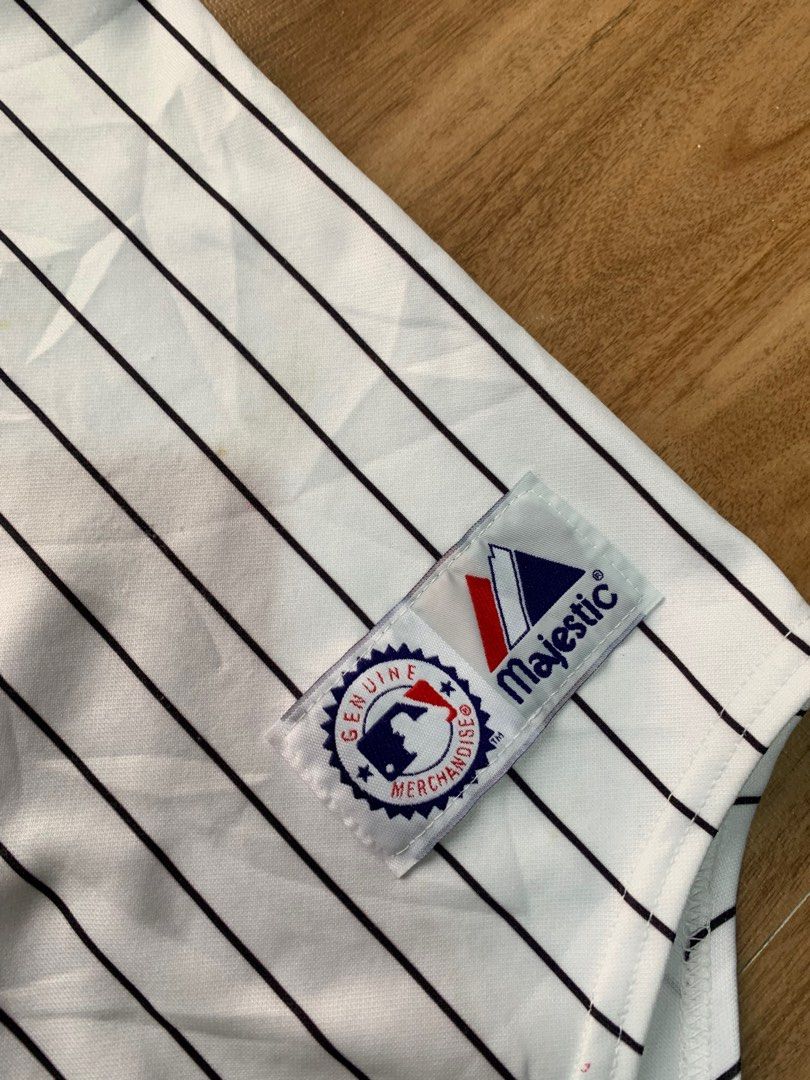 White Sox jersey (Category: Sets & Coordinates) located in Cavite. Submitted by delrosario48754 (Listing ID 1409369965, Image 3). Description: White Sox jersey Size XL 23 x 31 x long back 32 Need wash kita sa pic yung black, lints, Good condition .