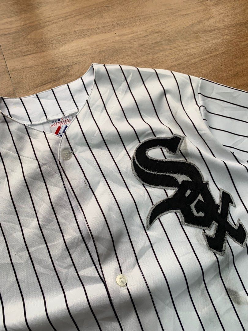 White Sox jersey (Category: Sets & Coordinates) located in Cavite. Submitted by delrosario48754 (Listing ID 1409369965, Image 2). Description: White Sox jersey Size XL 23 x 31 x long back 32 Need wash kita sa pic yung black, lints, Good condition .