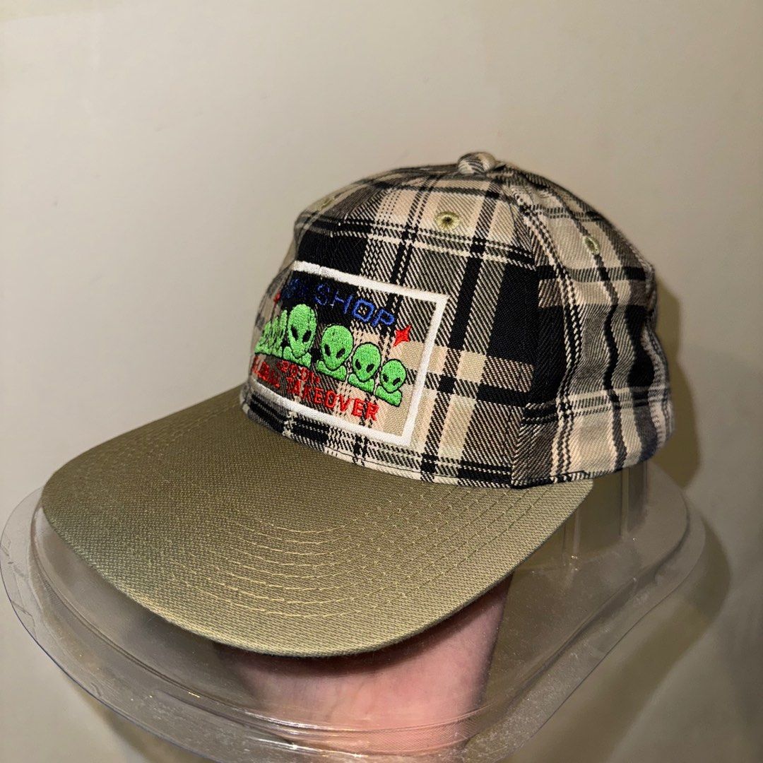 Alien Workshop Cap (Category: Cap & Hats) located in Kajang. Submitted by somegudstuffs (Listing ID 1409378569, Image 1). Description: Vintage alien workshop cap BRAND NEW OLD STOCK .
