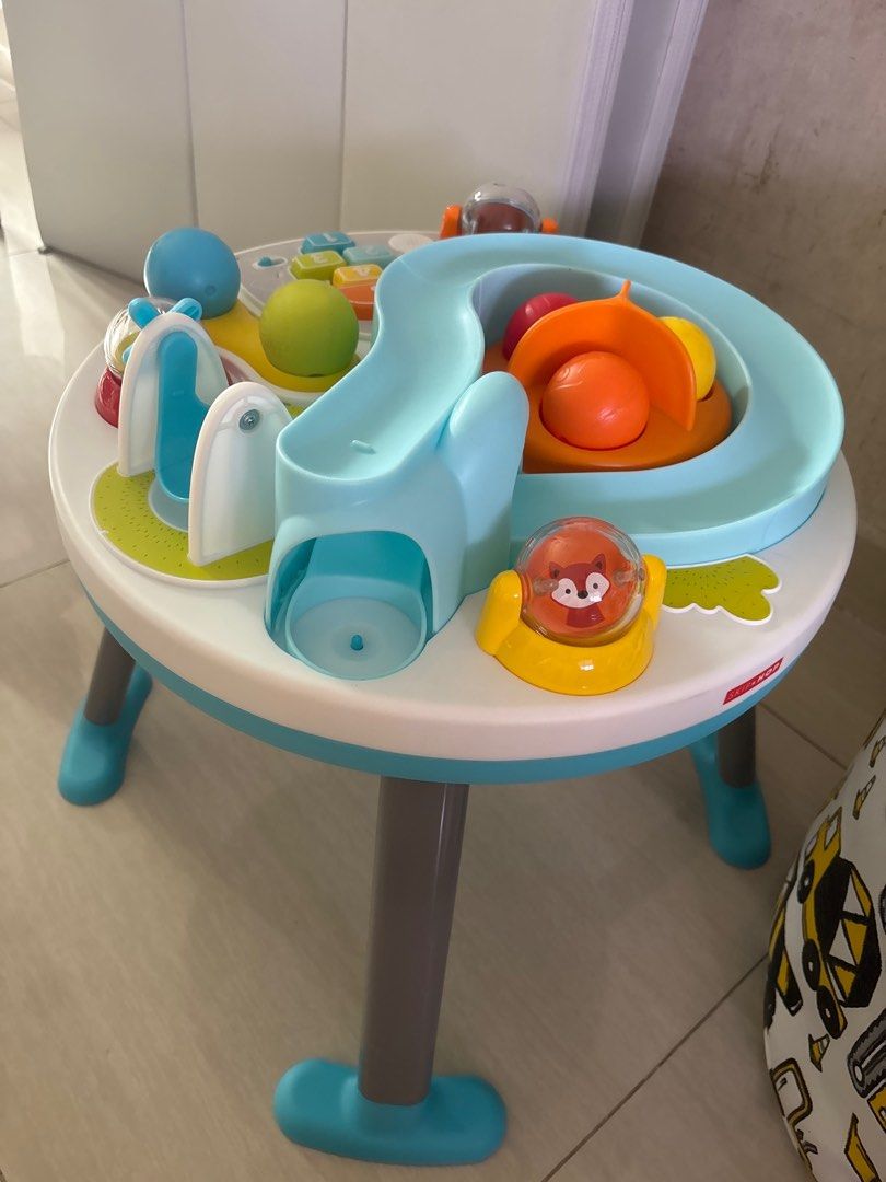 Activity Table (Category: Infant Playtime) located in Singapore. Submitted by alicecong (Listing ID 1409454968, Image 2). Description: .