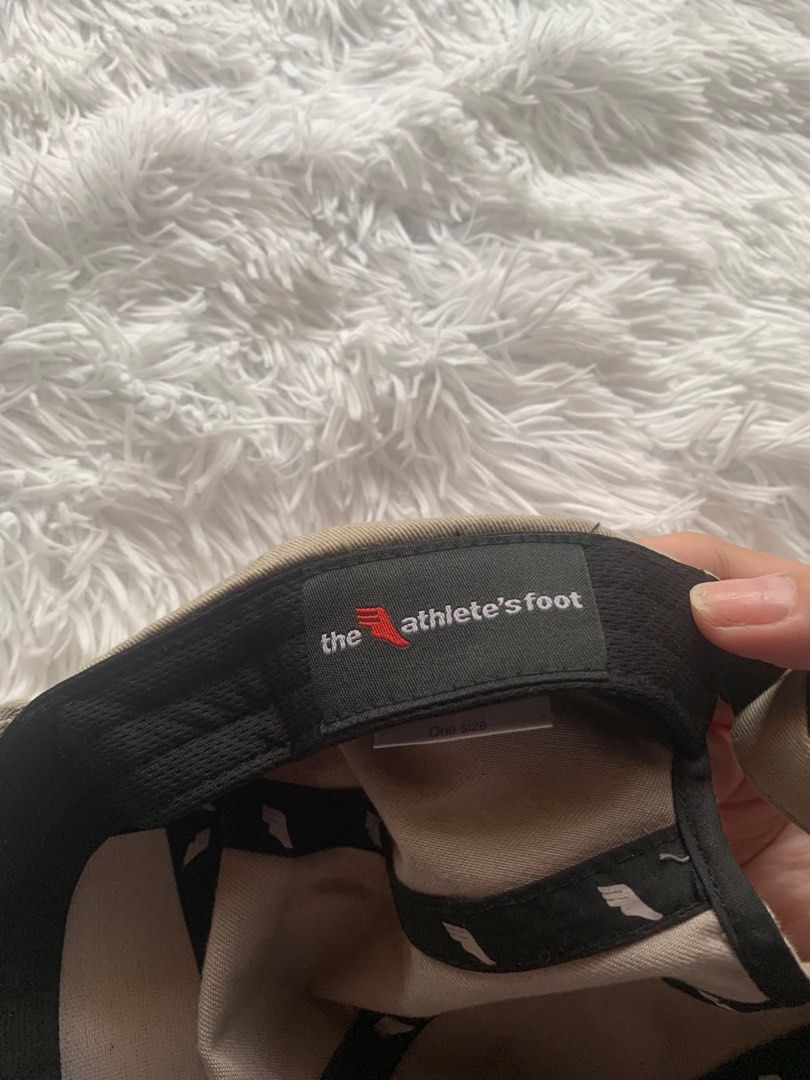 athlete’s foot cap (Category: Caps & Hats) located in Manila. Submitted by aglpjs (Listing ID 1409488133, Image 2). Description: never been used, stored only PAYMENT FIRST — NO LOWBALLING!.