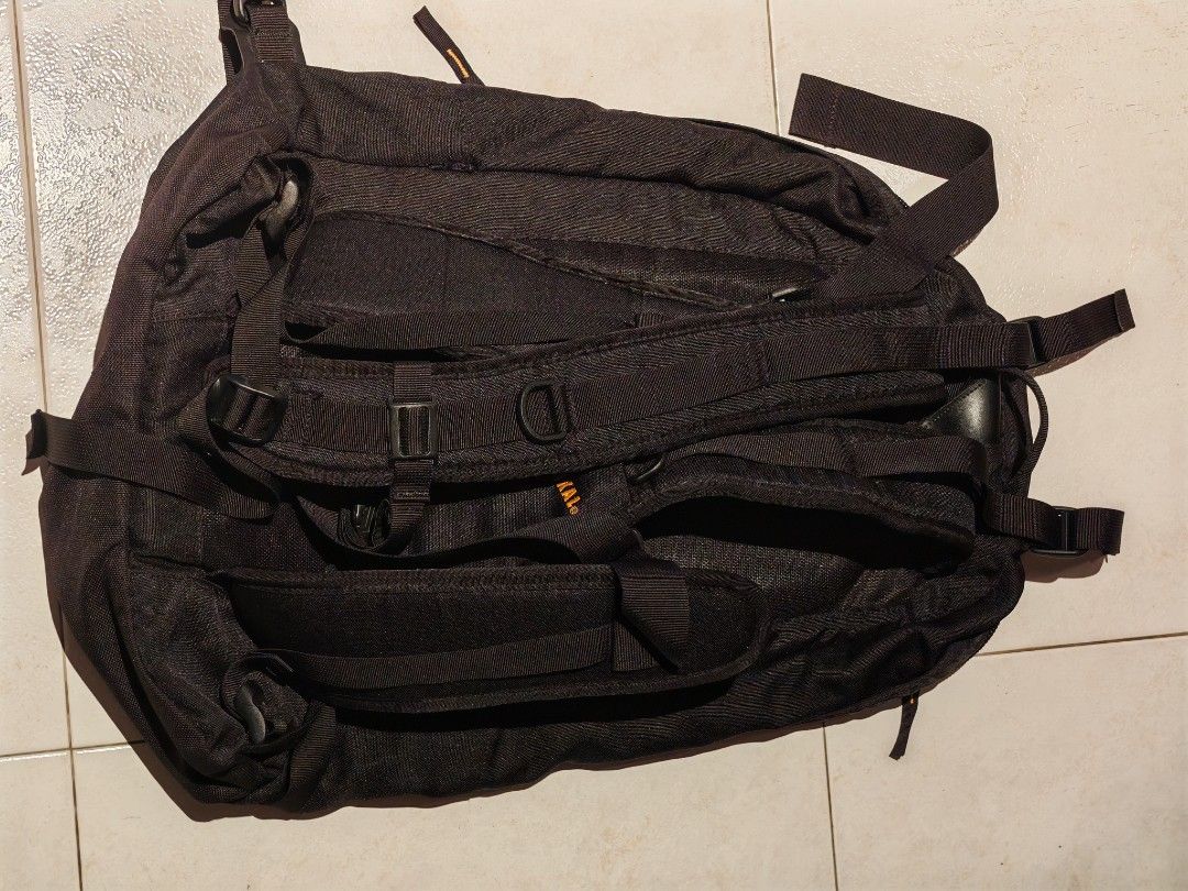 Backpack (Category: Laptop Bags & Sleeves) located in Singapore. Submitted by jamerock (Listing ID 1409526280, Image 3). Description: - As shown - One part is sewn before, doesn't affect usage.