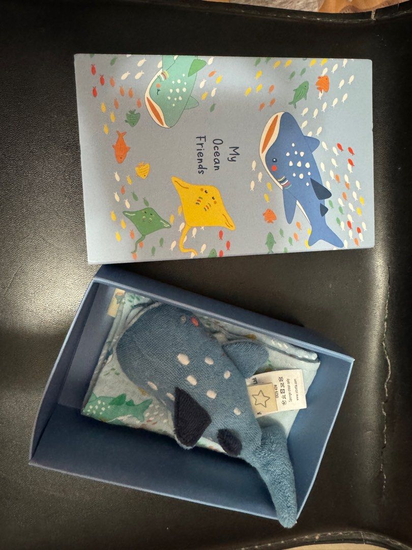 可議價)日本沖繩海洋館BB紗巾鯨魚公仔, 興趣及遊戲, 玩具& 遊戲類- Carousell