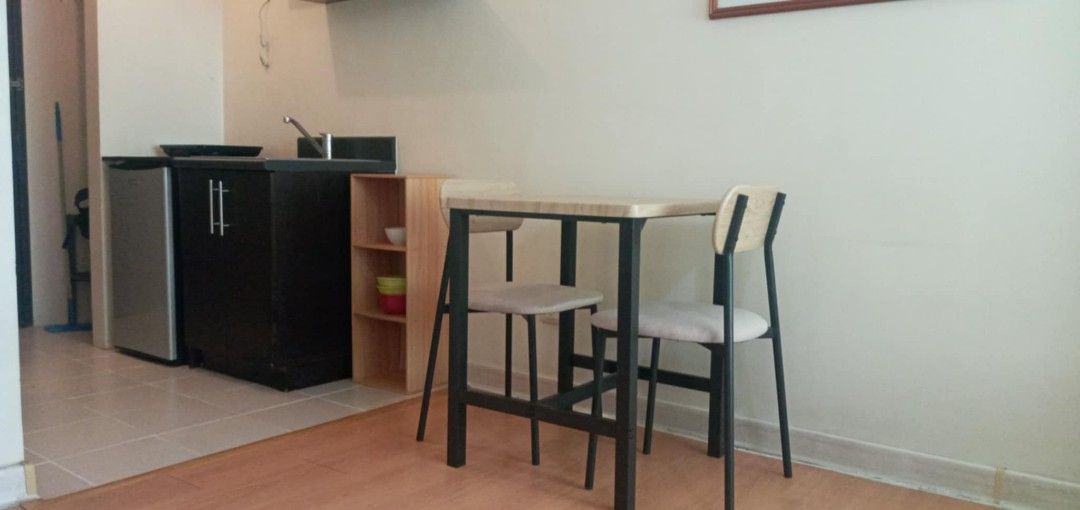 Belton Place unit for rent (Category: Apartments & Condos) located in Marikina City. Submitted by eruthbb0206 (Listing ID 1409484516, Image 1). Description: studio-type for rent behind CEU-Makati, near Makati Fire station, Air Mall, SM Hypermarket, MAPUA, Adamson, Medici di Makati already have a bed frame and mattress unit already have mini-ref, dining set, induction cooker, range hood, closet amenities include a swimming pool and gym terms : 1 m
