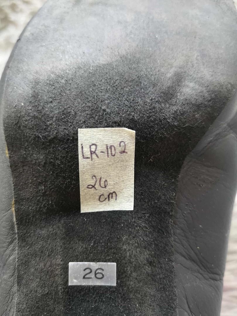 Black leather Ballroom Dance Shoes (Category: Other Sports Equipment and Supplies) located in Santa Cruz. Submitted by jmy_surplus.2 (Listing ID 1409582048, Image 3). Description: Size ; 26cm Color ; Black Type ; Ballroom Dance Shoes Brand ; No brand Material ; Leather Style ; Leather Ballroom Dance Shoes LR 102 JMY 4 Batch #174.