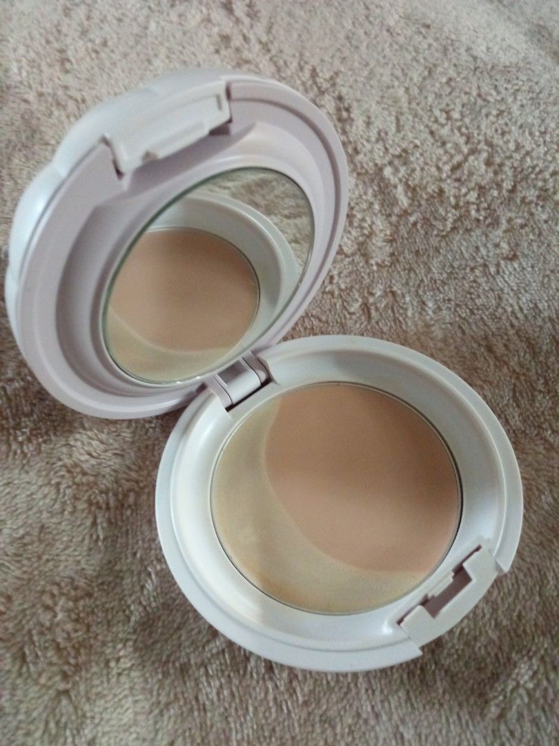 Can Make Luminous Luna Pact (Category: Makeup) located in Quezon City. Submitted by aplingaling (Listing ID 1409500030, Image 3). Description: Tested Only .. clean and ref stored..