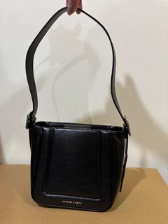 (Category: ) located in . Submitted by szzcloset (Listing ID 1409580929, Image 1). Description: .