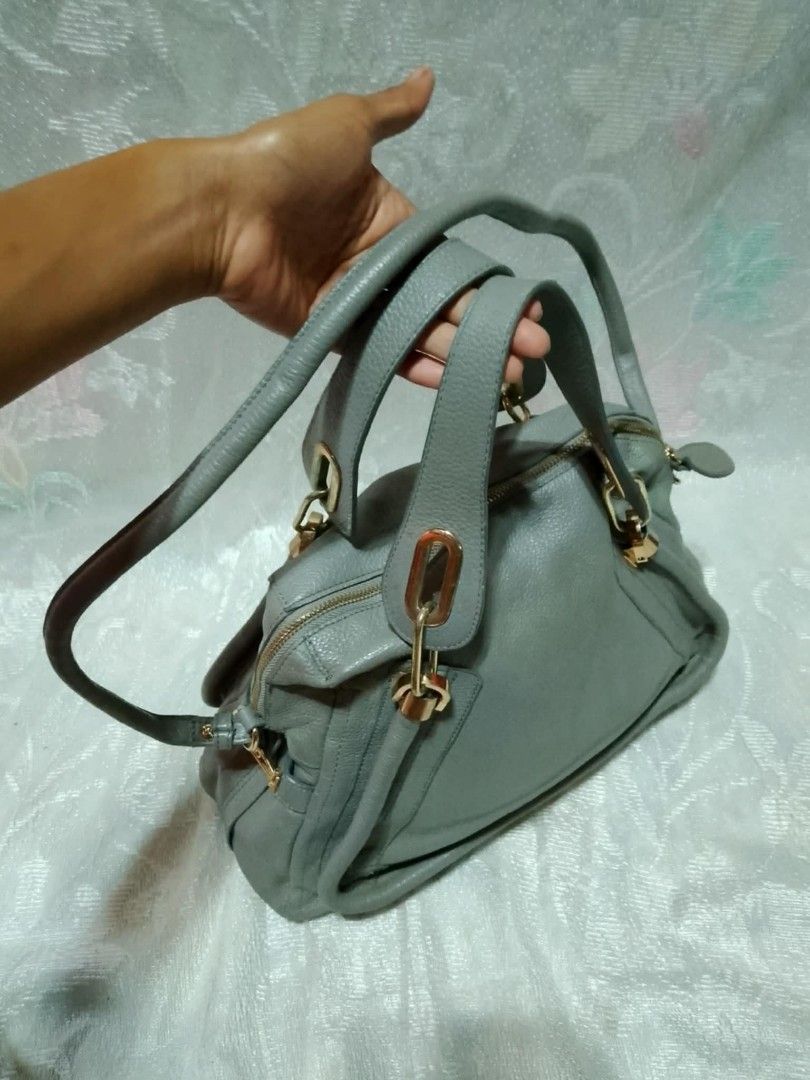 CHLOE Paraty Leathr Bag (Category: Luxury Bags & Wallets) located in Tuguegarao City. Submitted by starzeke (Listing ID 1409613596, Image 3). Description: Pakibasa po‼️ ❤️Dear Buyers💚 Hindi ako makareply sa inyo, nakalimit kasi message sa carousel, nababasa ko lang cia. hanapin nio na lang po sa fb parehong pangalan po nakalagay sa profile pics. Pm nio ako dun and your Tawad☺️ or Chat me in watsapp 🎀- Starzeke Thriftshop and Japan Anikz.